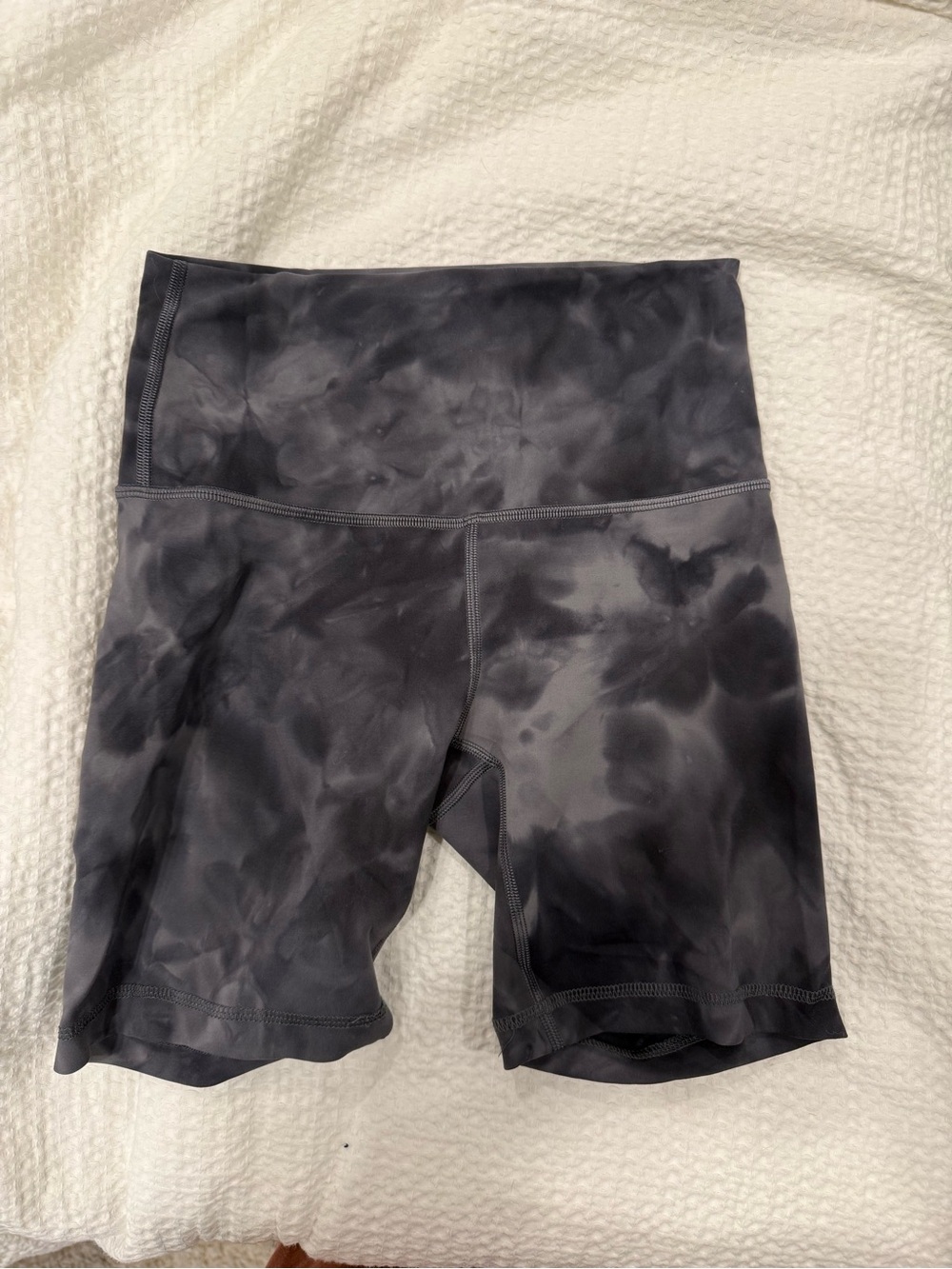 Lululemon High-Waist Tie-Dye Workout Shorts - Black Gray